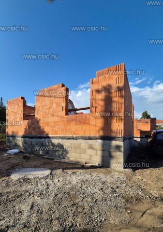 Eladó családi ház, Szentendrén 164.9 M Ft, 5 szobás