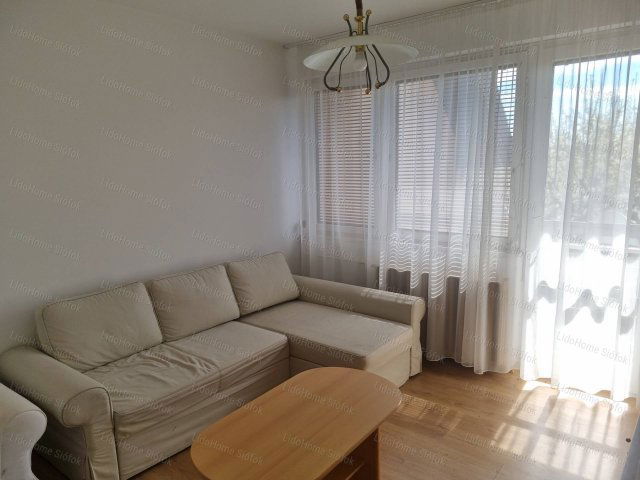 Eladó téglalakás, Siófokon 99 M Ft, 6 szobás