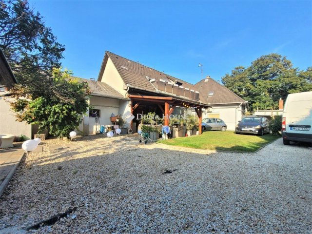 Eladó családi ház, Szigetszentmiklóson 149 M Ft, 5 szobás