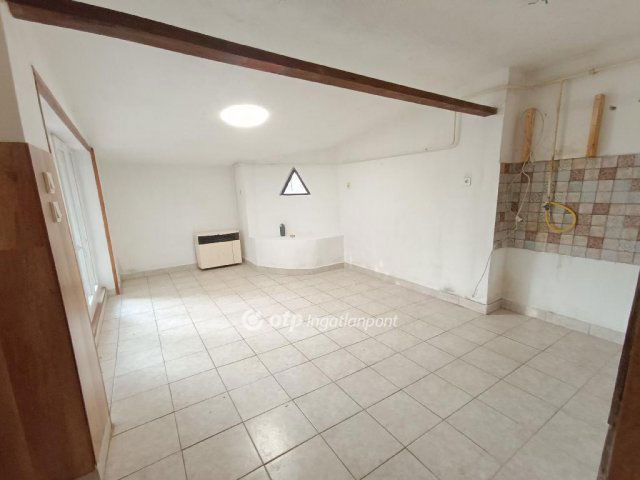 Eladó téglalakás, Tuzséren 21 M Ft, 4+1 szobás