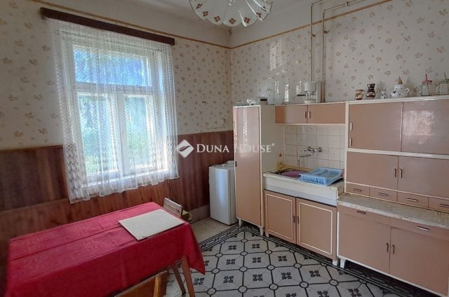 Eladó családi ház, Csepregen 29 M Ft, 2 szobás