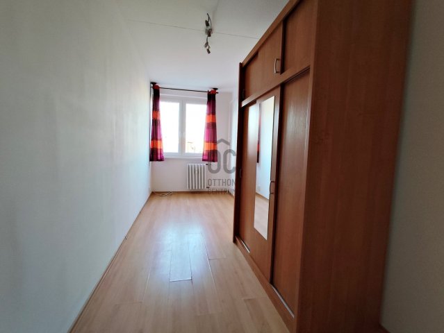 Eladó panellakás, Kecskeméten 44.9 M Ft, 3 szobás