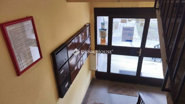 Eladó panellakás, Pécsett 40.5 M Ft, 2 szobás