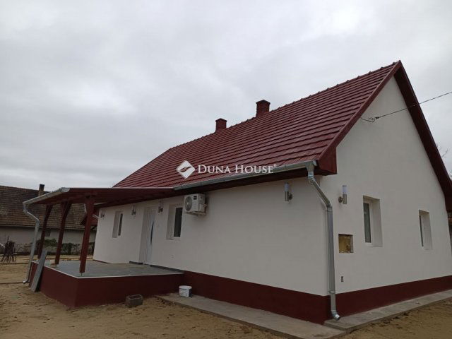 Eladó családi ház, Tápióbicskén 44.9 M Ft, 4 szobás