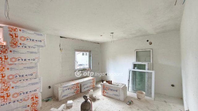 Eladó családi ház, Kiskunlacházán 85.9 M Ft, 4 szobás