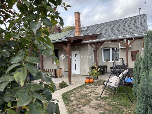 Eladó családi ház, Csolnokon, Fenyves utcában 63 M Ft, 3 szobás