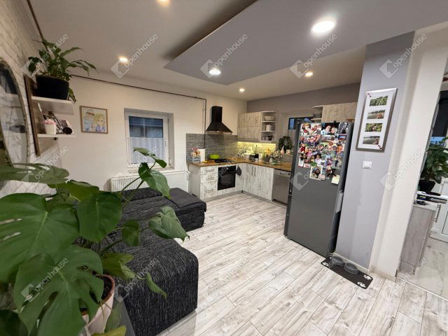 Eladó családi ház, Lakhegyen 56.9 M Ft, 3 szobás