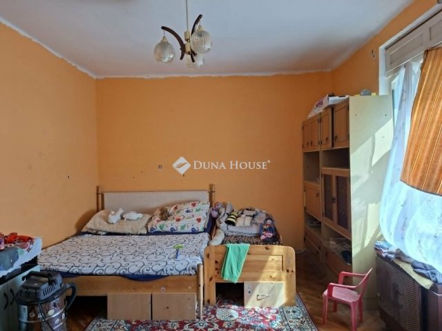 Eladó téglalakás, Kisszálláson 11 M Ft, 3 szobás