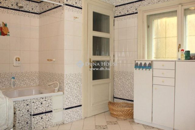 Eladó családi ház, Üllőn 303 M Ft, 12 szobás