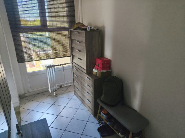 Eladó panellakás, Dombóváron, Zrínyi utcában 32 M Ft