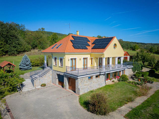 Eladó családi ház, Bozsokon 290 M Ft, 6 szobás