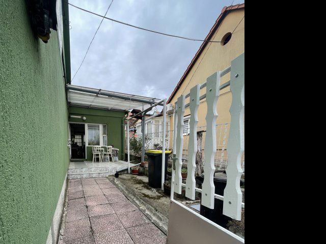 Eladó ikerház, Komlón 29.9 M Ft, 3 szobás / költözzbe.hu