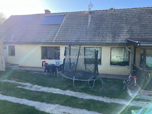 Eladó családi ház, Sárbogárdon 30 M Ft, 4 szobás