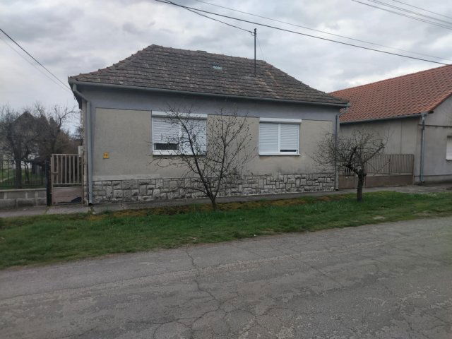 Eladó családi ház, Szentlőrincen 39 M Ft, 2 szobás