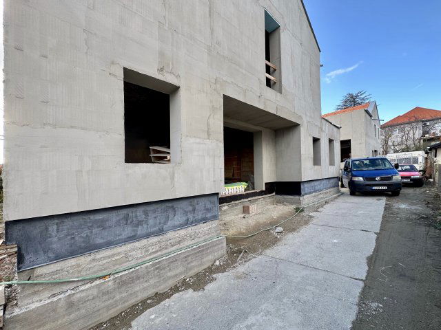 Eladó téglalakás, Pécsett 101.43 M Ft, 4 szobás