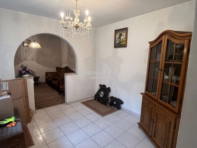Eladó családi ház, Pécsett 65 M Ft, 4 szobás