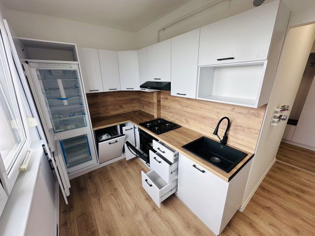 Eladó panellakás, Nyíregyházán 47.9 M Ft, 3 szobás