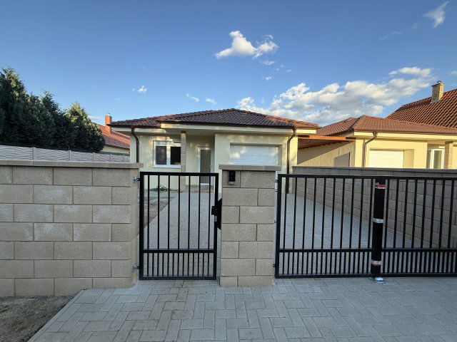 Eladó ikerház, Nyíregyházán 76.5 M Ft, 3 szobás