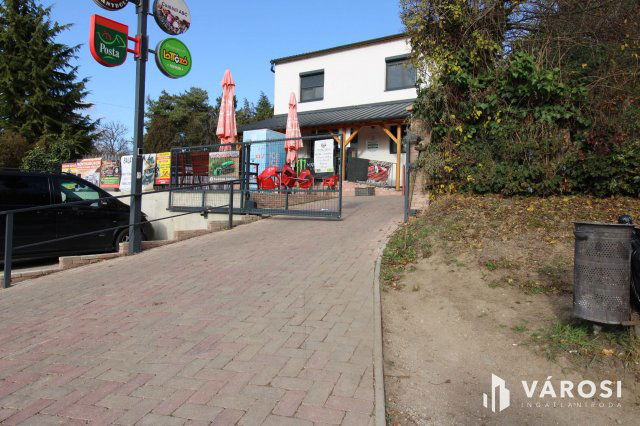 Eladó üzlethelyiség, Balatonakarattyán 280 M Ft, 3 szobás