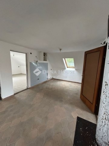 Eladó családi ház, Szigetszentmiklóson 61 M Ft, 6 szobás