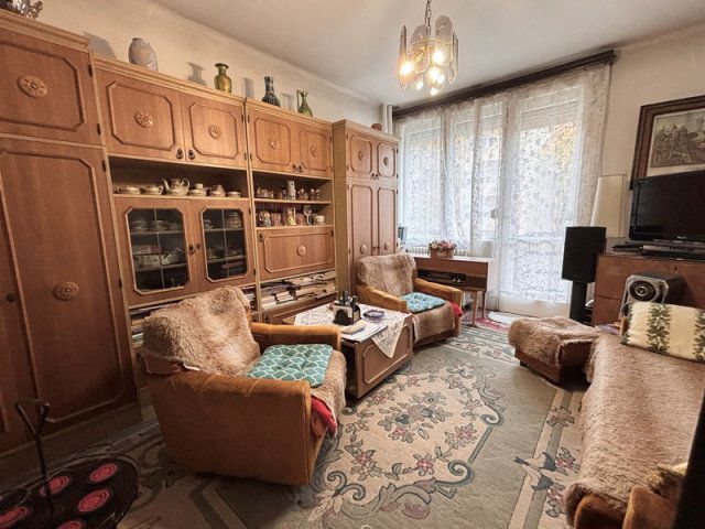 Kiadó téglalakás, albérlet, Pécsett, Lokomotív utcában