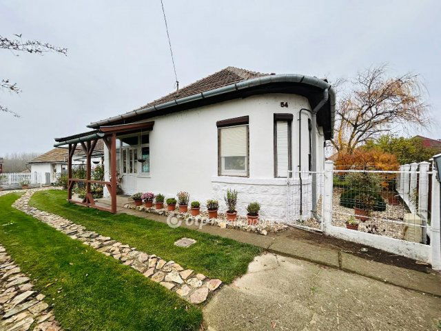 Eladó családi ház, Tiszarádon 13.9 M Ft, 3 szobás