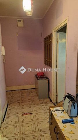 Eladó téglalakás, Várpalotán 23 M Ft, 2 szobás