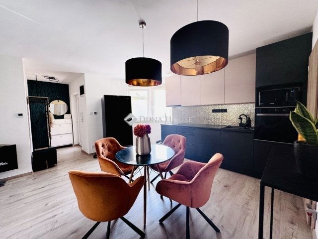 Eladó téglalakás, Pécsett 74.99 M Ft, 3 szobás