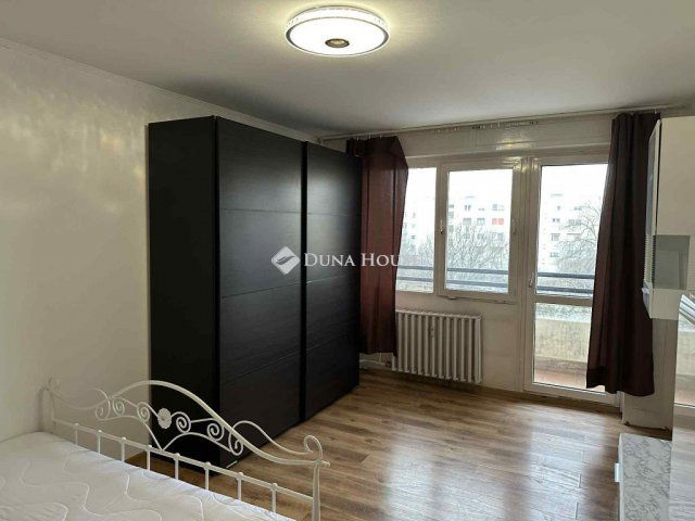 Eladó panellakás, Tatabányán 31 M Ft, 1 szobás