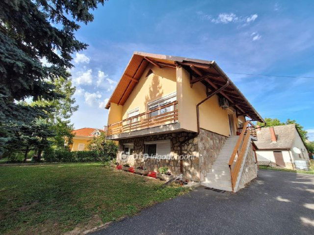 Eladó családi ház, Balatonfüreden 159 M Ft, 5 szobás