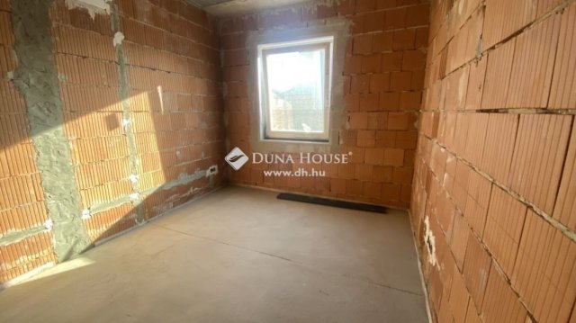 Eladó téglalakás, Dunaharasztin 87.488 M Ft, 2 szobás