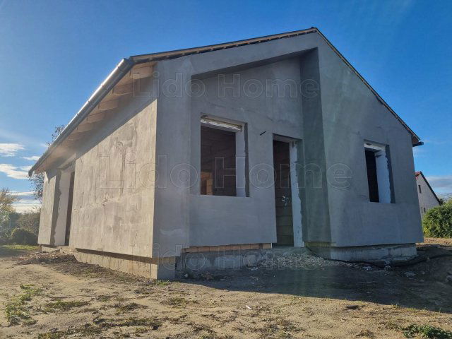 Eladó családi ház, Ságváron 71.9 M Ft, 4 szobás