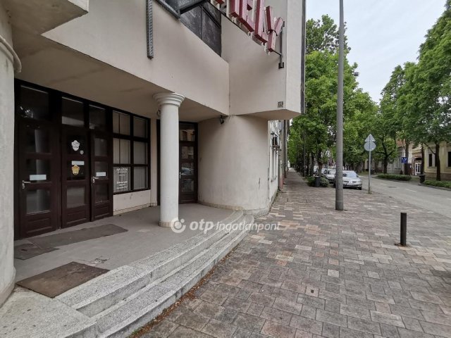 Eladó ipari ingatlan, Békéscsabán 75 M Ft / költözzbe.hu