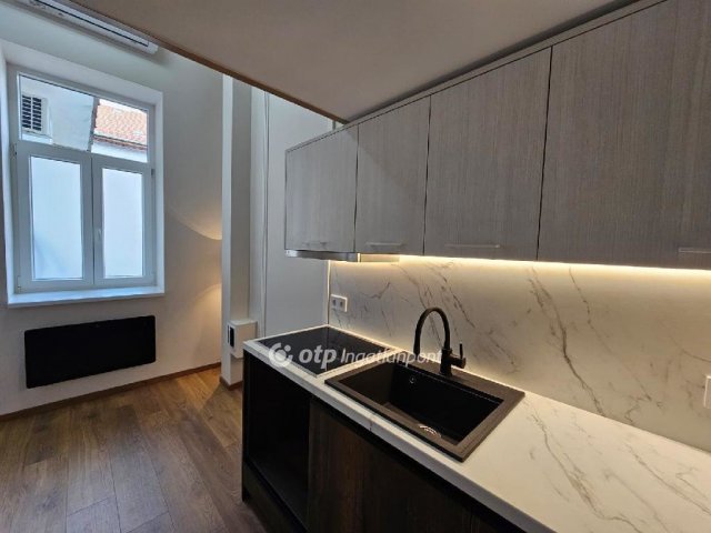 Eladó téglalakás, Budapesten, VII. kerületben 39.9 M Ft