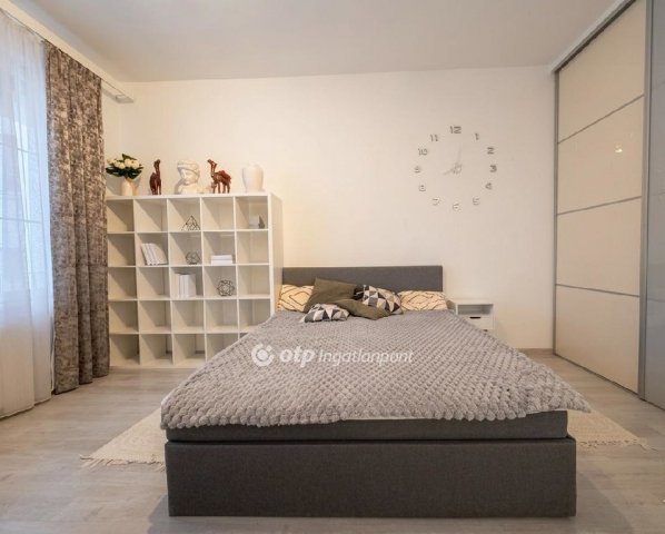 Eladó téglalakás, Budapesten, VI. kerületben 400 M Ft, 6 szobás