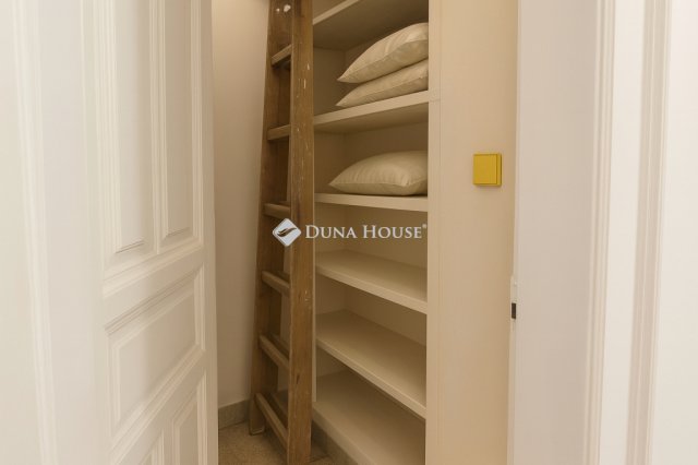 Eladó téglalakás, Budapesten, VI. kerületben 87.6 M Ft, 3 szobás