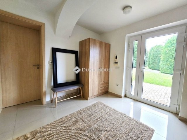 Eladó családi ház, Pécsett 214.9 M Ft, 5 szobás
