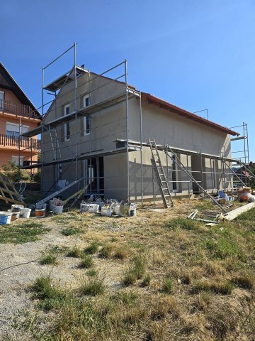 Eladó családi ház, Pécsett 149.9 M Ft, 4 szobás