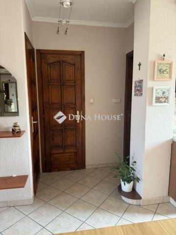 Eladó panellakás, Budapesten, XVI. kerületben 95.9 M Ft, 4 szobás