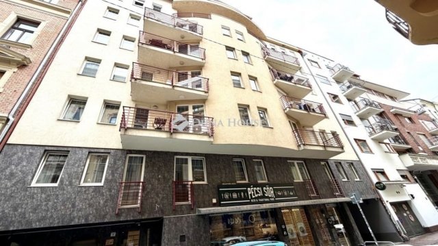 Eladó téglalakás, Budapesten, VI. kerületben 76.9 M Ft, 1 szobás