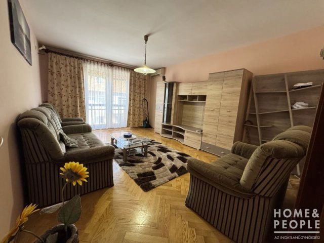 Eladó téglalakás, Szegeden 52 M Ft, 2 szobás