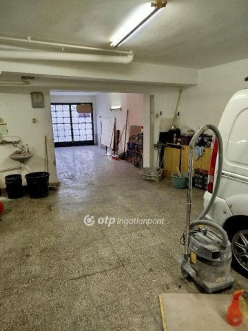 Eladó garázs, Pécsett 41.5 M Ft / költözzbe.hu