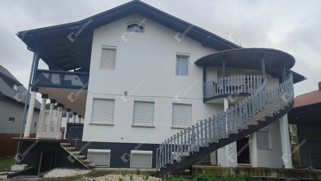 Eladó családi ház, Zalakaroson 99 M Ft, 11 szobás