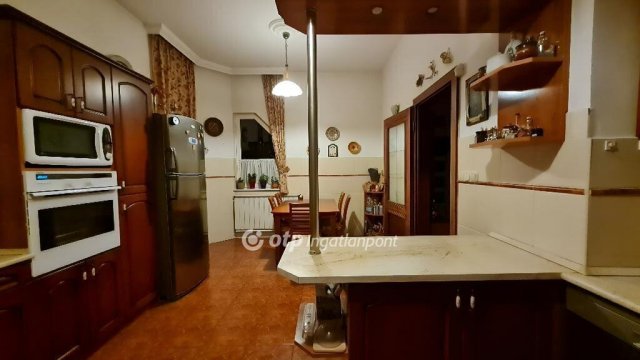 Eladó családi ház, Budapesten, II. kerületben 240 M Ft, 6 szobás