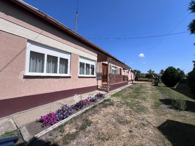 Eladó családi ház, Mezőtárkányon 14 M Ft, 3 szobás