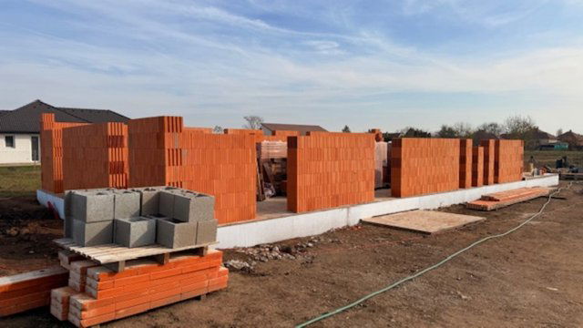 Eladó családi ház, Röszkén 99.99 M Ft, 4 szobás