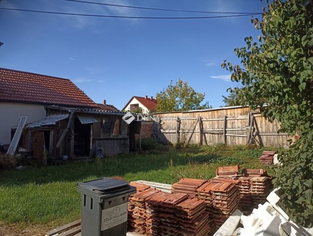 Eladó családi ház, Zalaegerszegen 60 M Ft, 5 szobás