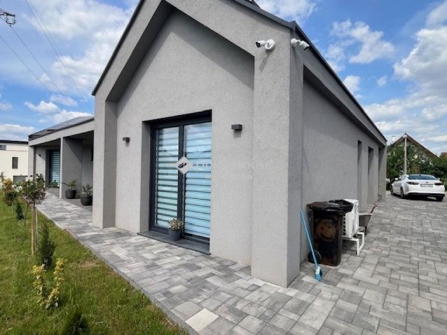 Eladó családi ház, Pécsett 144.5 M Ft, 4 szobás