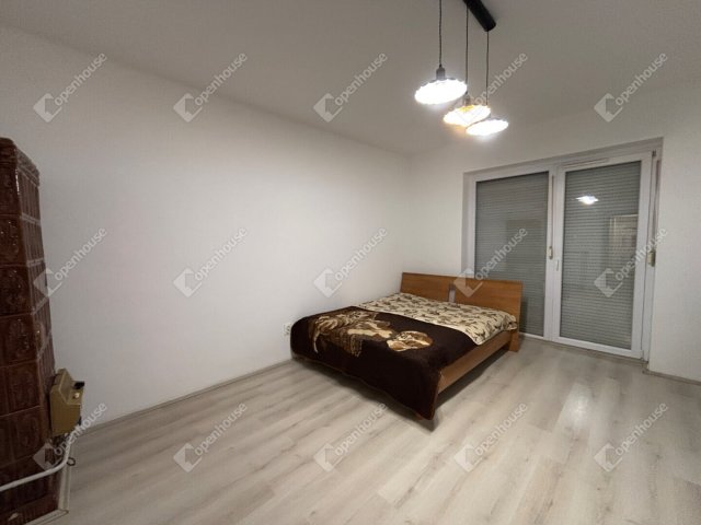 Eladó téglalakás, Győrött 35 M Ft, 1 szobás