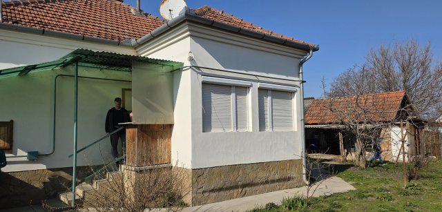 Eladó családi ház, Deszken 58.5 M Ft, 2+1 szobás